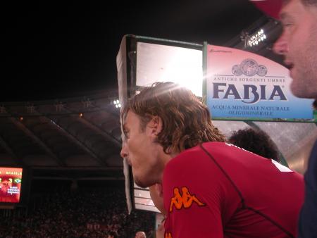 totti fi korsi ihtiyat     limada lianho chakai  kamal3ada