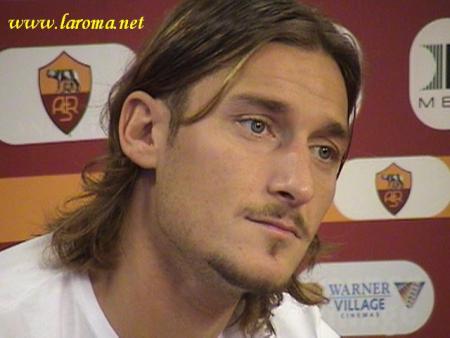 totti il a fait un relation avec ton monvicatire